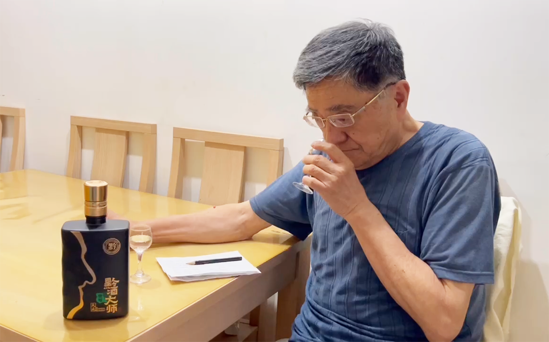 高景炎领衔12位白酒专家鉴评致敬大师的壹号之作表现如何