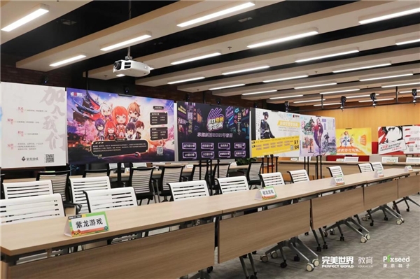 　　(完美世界教育像素种子往届双选会现场)