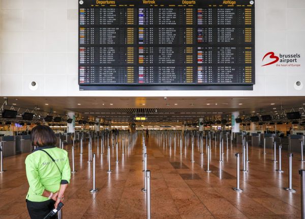 6月20日，布鲁塞尔国际机场，在布鲁塞尔举行大罢工期间，飞机离港大厅空空荡荡。（美联社）