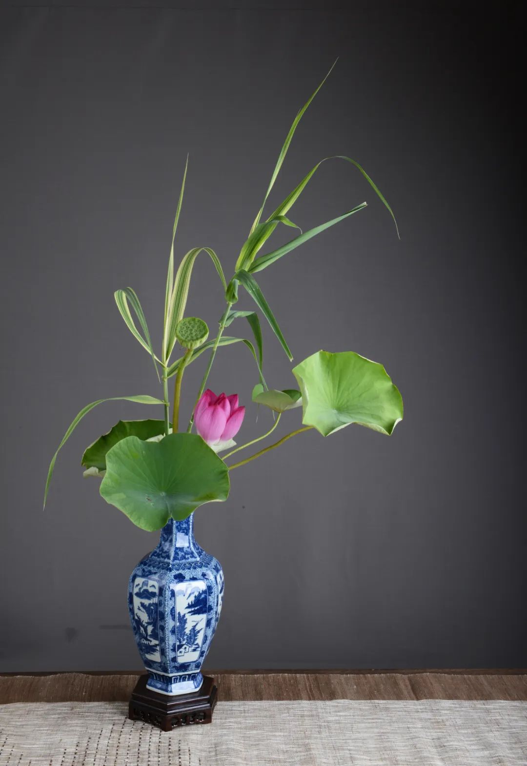 中日插花流派荷花插花荟萃惊艳了夏日