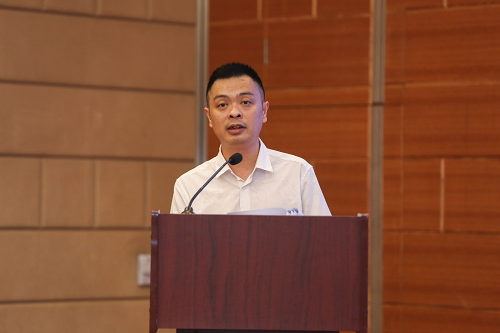 　　柳州市柳北区园区投资促进局副局长雷宇