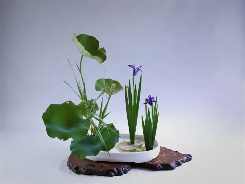 所以插花中,一般都会表现前世,今生和来世的寓意