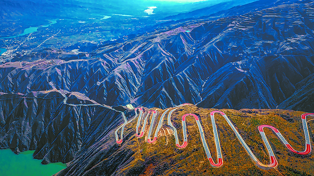 山路。曹建军 摄