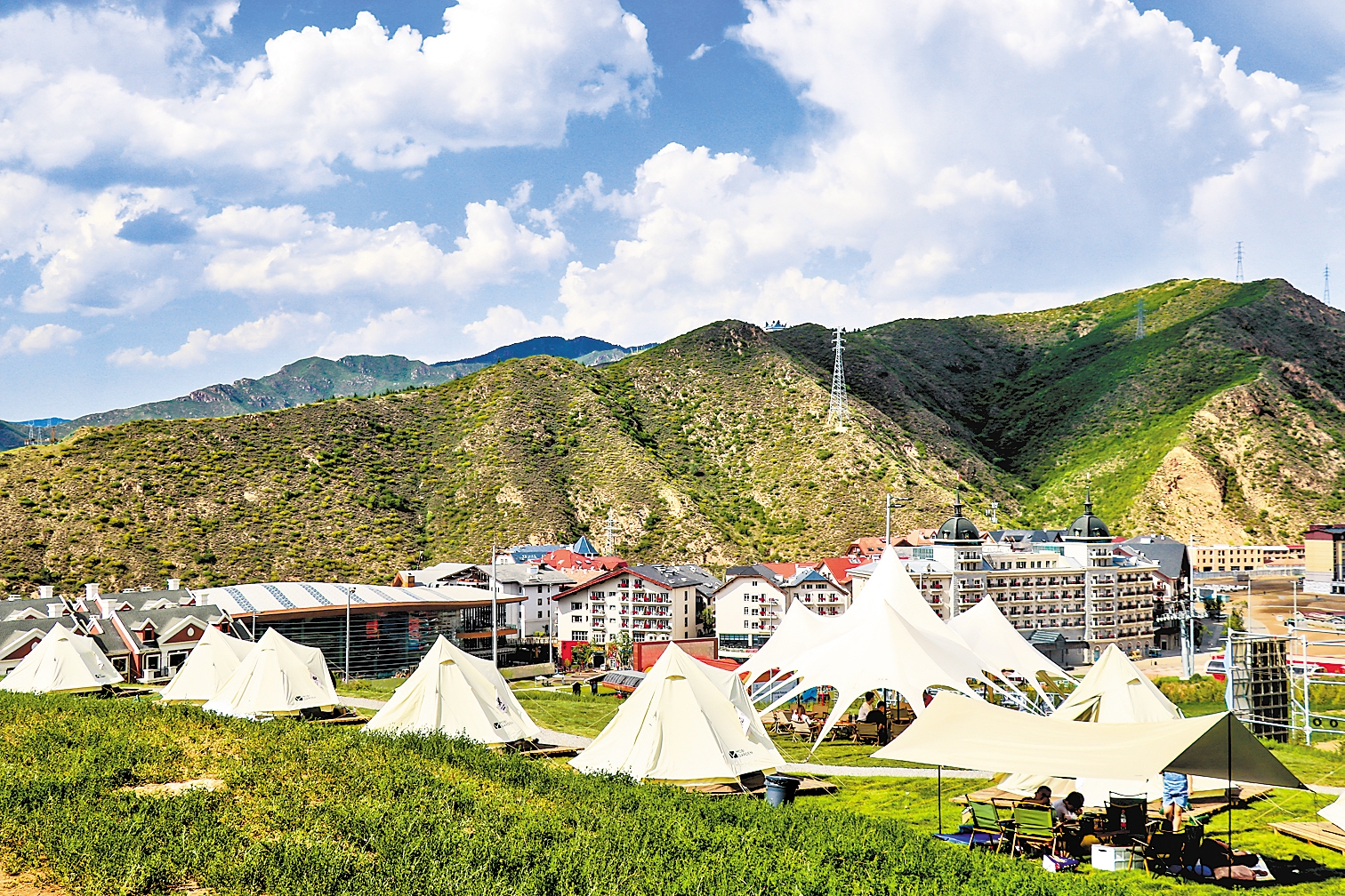 74张家口市崇礼区富龙滑雪场露营地. 富龙滑雪场供图