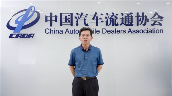 　　中国汽车流通协会副会长兼秘书长肖政三