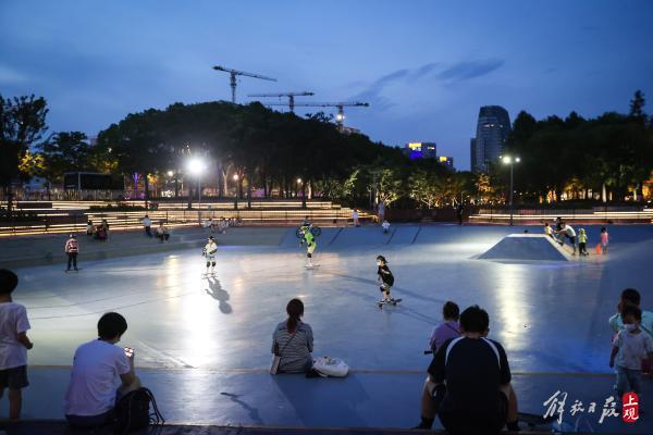 徐汇滨江发布防疫安全指南不搭帐篷不设地垫不扎堆聚集不饮酒