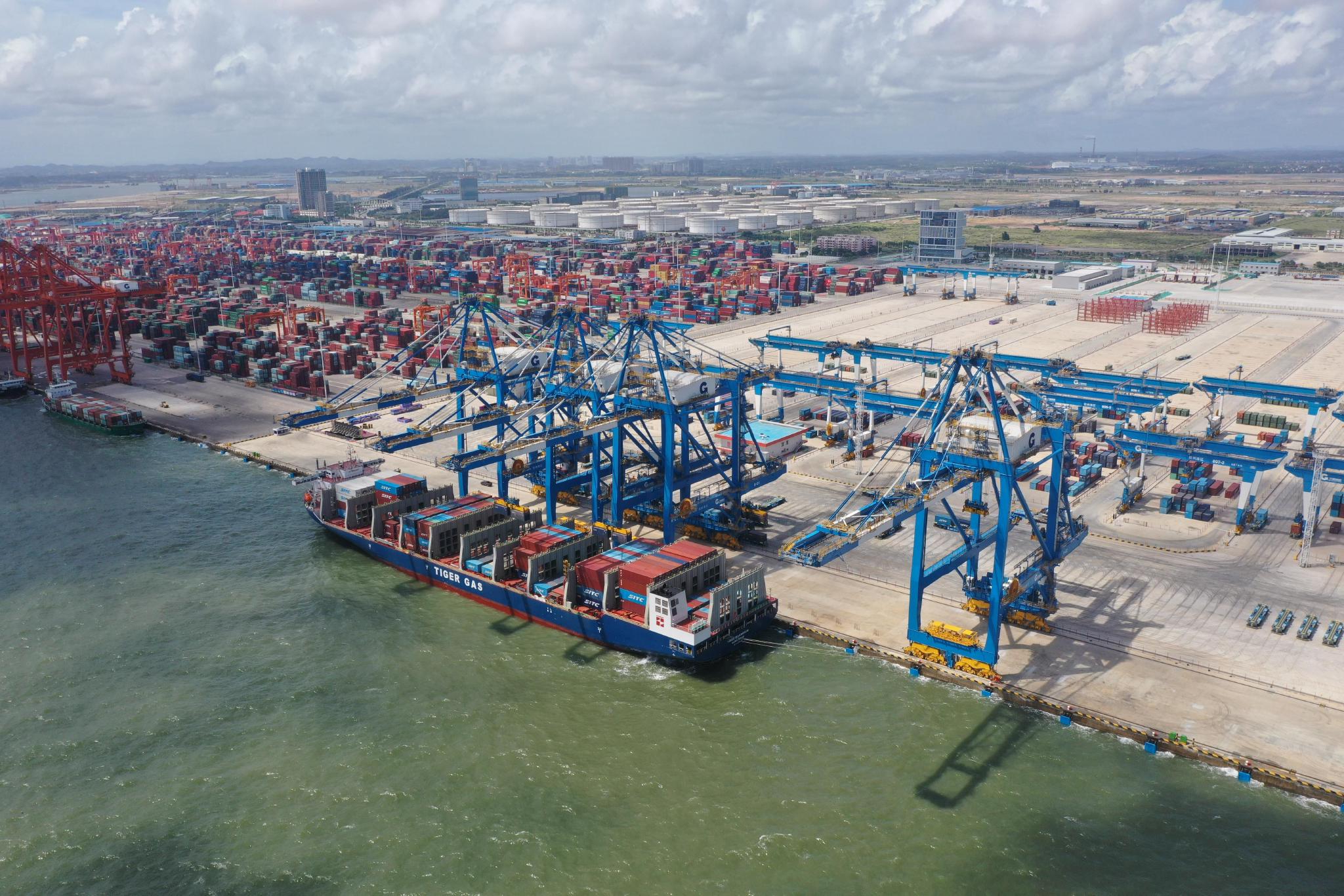 全国首个海铁联运集装箱码头正式启用|钦州市_新浪财经_新浪网