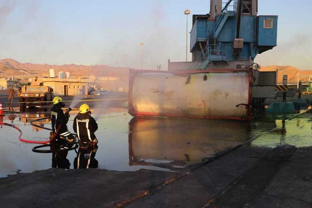 约旦一港口集装箱爆炸使有毒气体泄漏致13死现场大量黄色气体扩散
