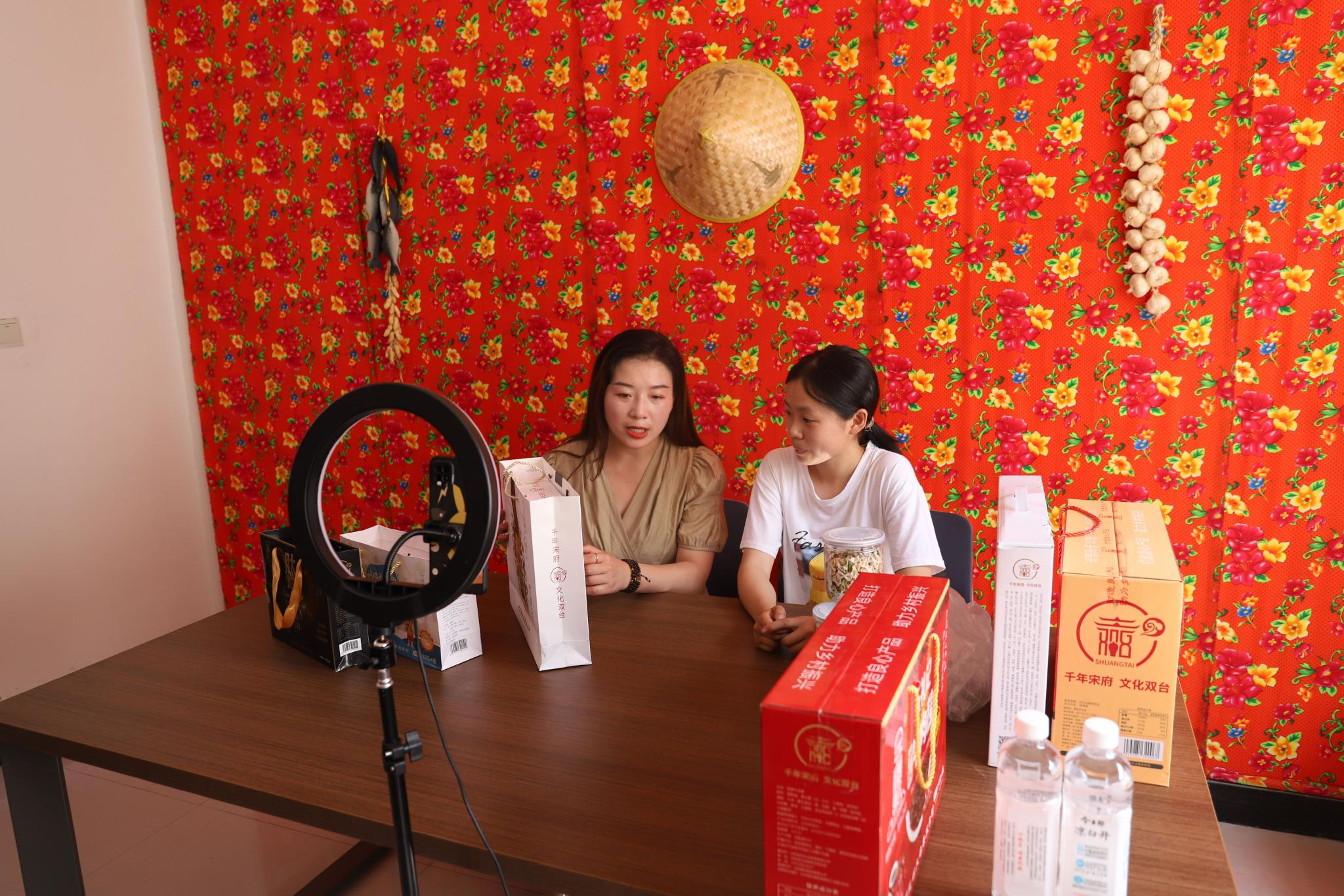 "首届农民直播带货节" 图片提供:大名县电视台