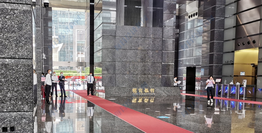 到达招商银行总行,工作人员表示今年股东大会并未对外开放,而是以直播