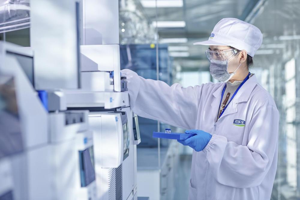 　　↑君乐宝科研人员图片