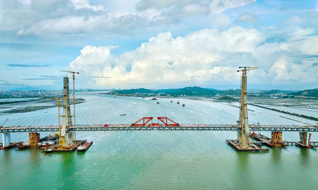 中国银行杯广东汕头牛田洋特大桥主桥成功合龙