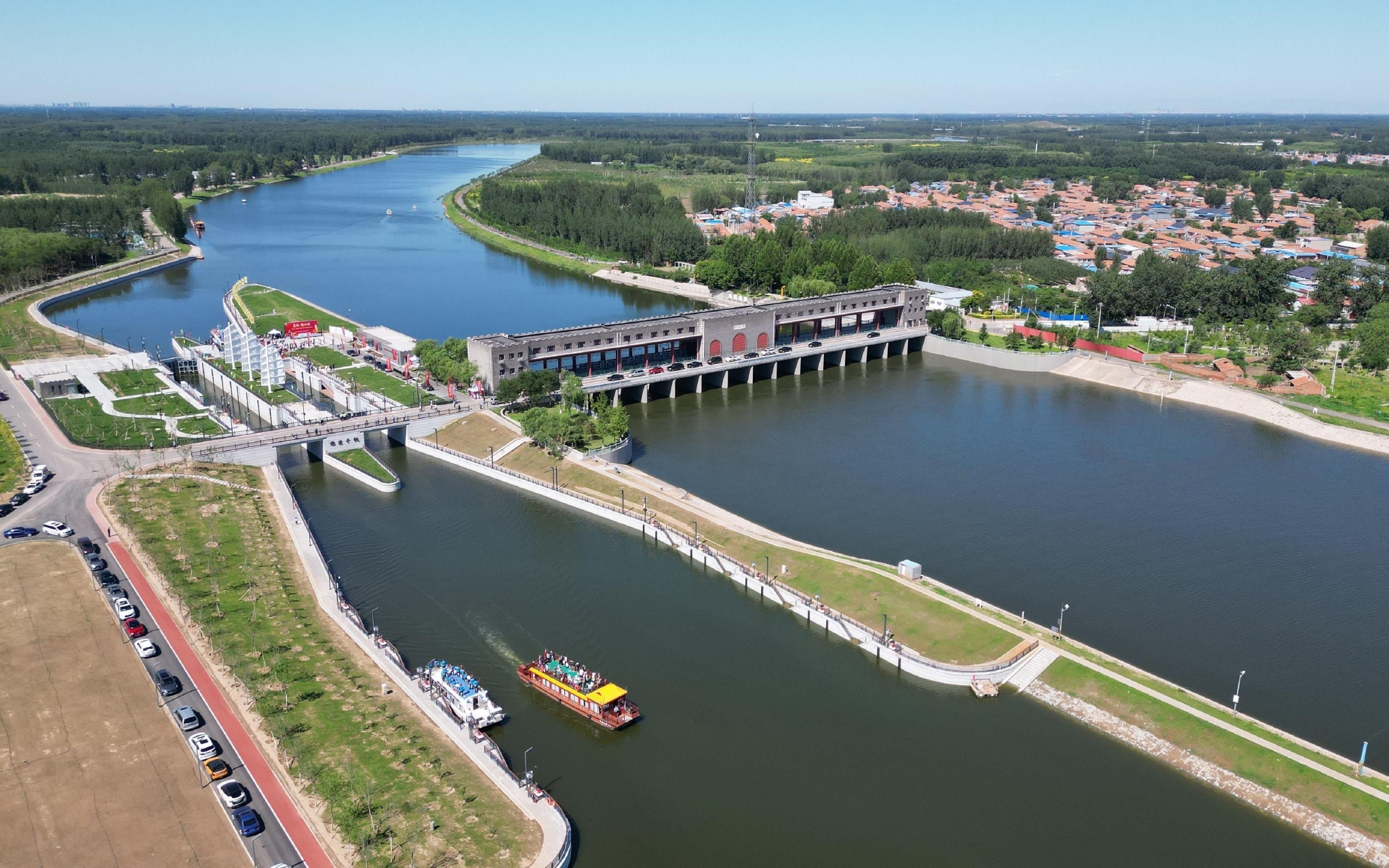 比如"熊大爷"的门店数快速扩张到228家,"吉祥馄饨"达到2228家,"紫光园