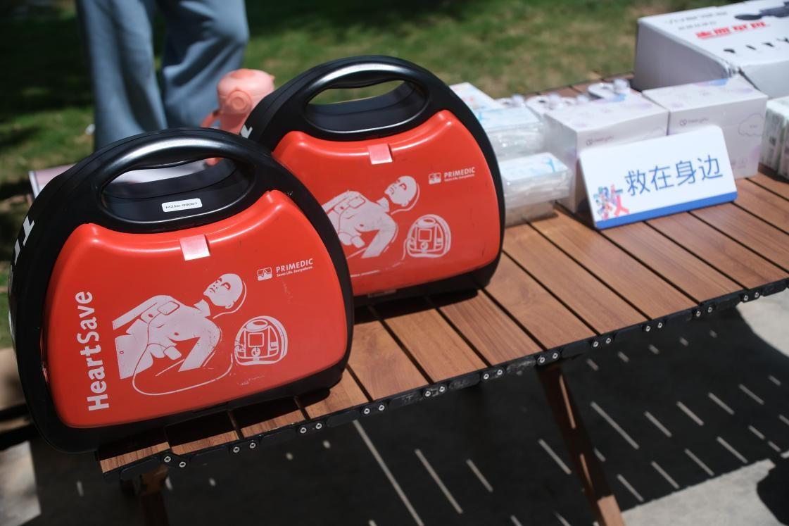 图:鱼跃普美康aed除颤仪