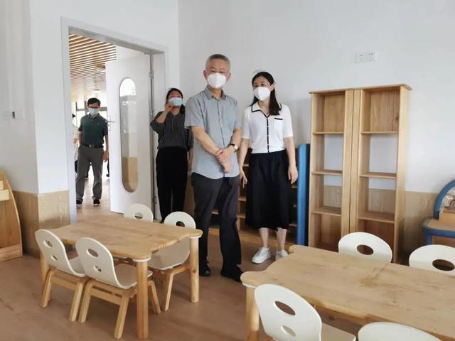 区教育工作党委书记姚辉走访教育在建工地