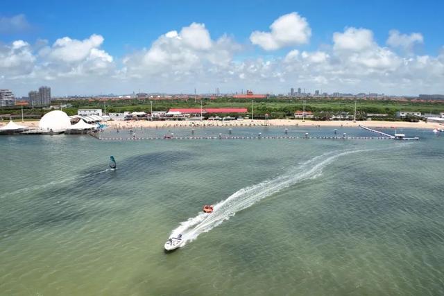 奉贤碧海金沙景区今天正式开泳海边戏水清凉一夏