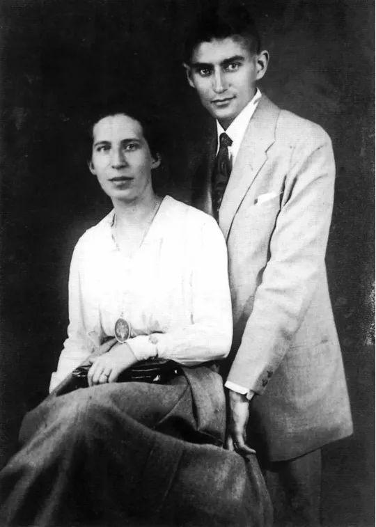 卡夫卡和菲莉丝·鲍尔唯一的合照，布达佩斯，1917年7月。