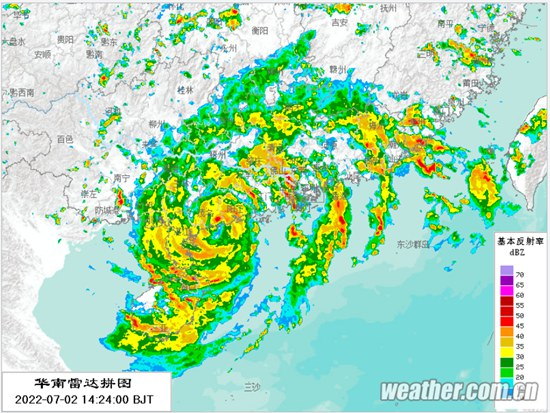 昨天，台风“暹芭”登陆前后雷达云图。（来源：中国天气网）