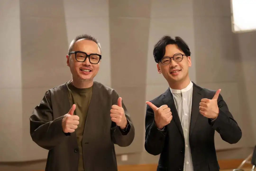 　　△《我们会更好》由中国香港著名音乐人陈少琪（左）、张家诚（右）共同创作