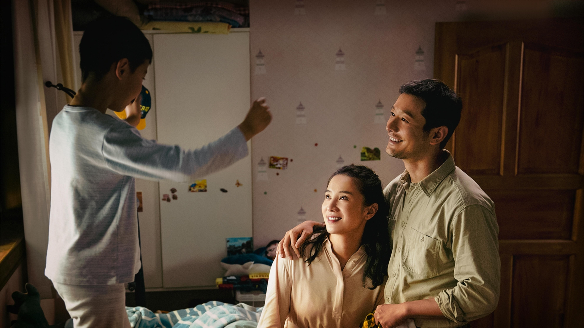 黄晓明,宋佳和张航诚在片中饰演一家三口.