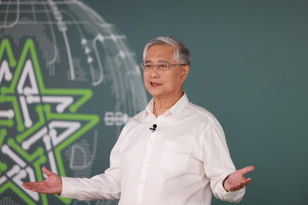 　　CCF计算机安全专业委员会荣誉主任，公安部第一、第三研究所原所长严明