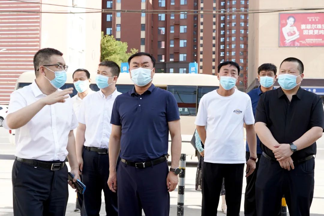 7月1日,巨鹿县委书记杨振东到富强路,西街市场督导检查文明城市创建