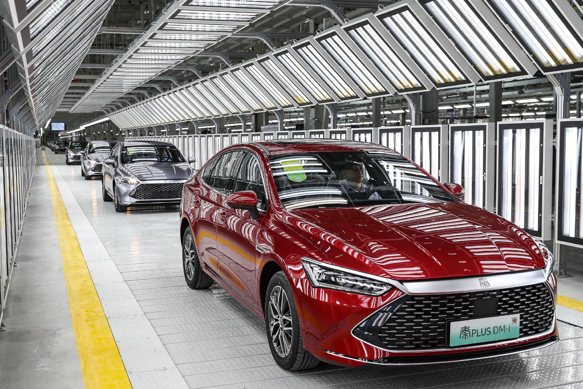 新能源汽车产业逆市加速