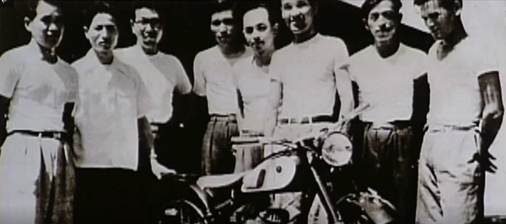 　　1955年雅马哈第一代125ccYA-1型摩托车开始生产