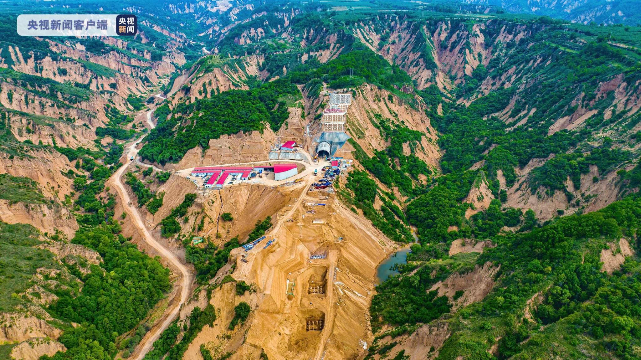 西延高铁建设进度迎来新突破延安首个高铁隧道顺利贯通