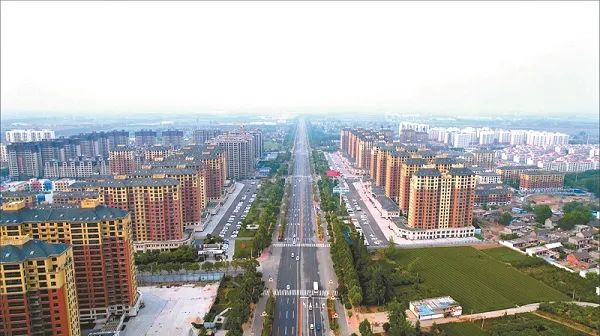 鹤淇大道(淇县段)连接市区与淇县的主干道