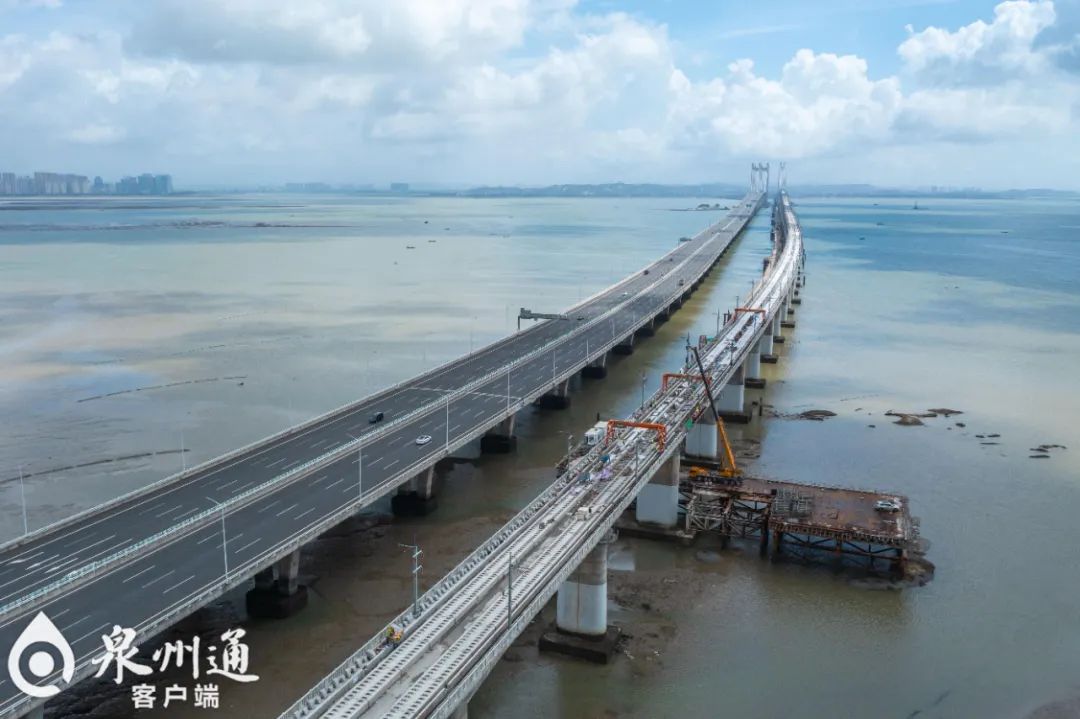 福厦客专泉州湾跨海大桥完成无砟轨道施工