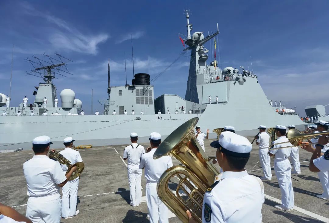 7月5日上午,中国海军第40批护航编队顺利返回广东湛江某军港.
