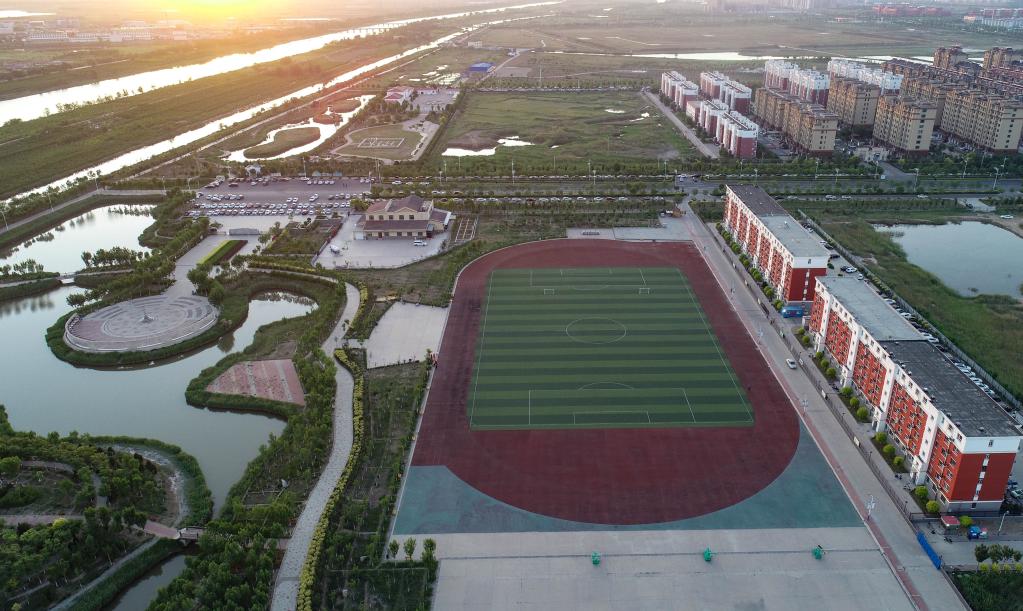 　　这是5月27日拍摄的河北省黄骅市春熙公园共享体育场（无人机照片）。新华社记者 骆学峰 摄