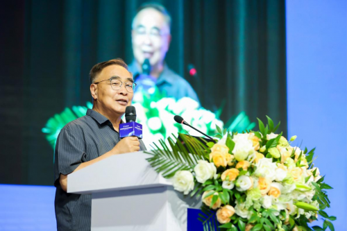 　　张伯礼院士在会上致辞