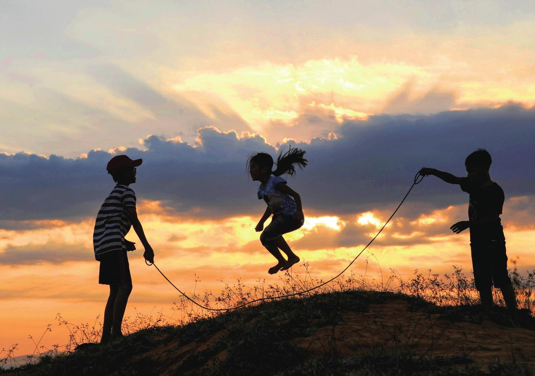 我市摄影家张维平摄影作品跳绳获国际摄影奖