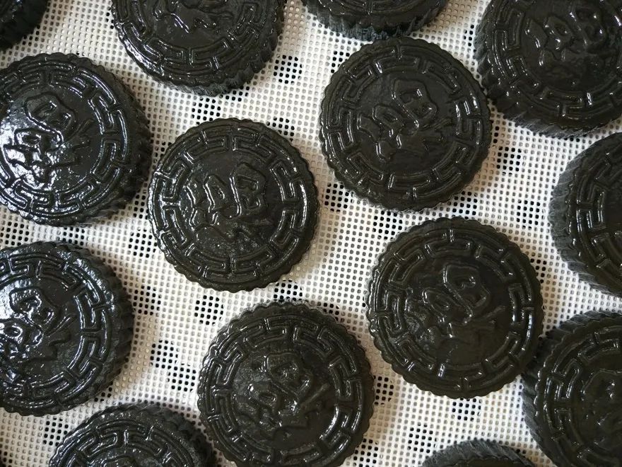 以鸡屎藤为食材的粑粑饼,是深圳传统的乡土美食.