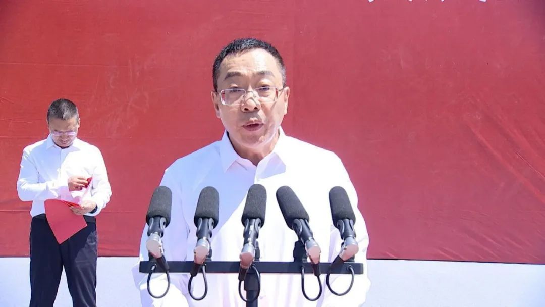 陇西县委书记祁雪峰致辞酒钢集团副总经理高兴禄主持开工仪式酒钢集团