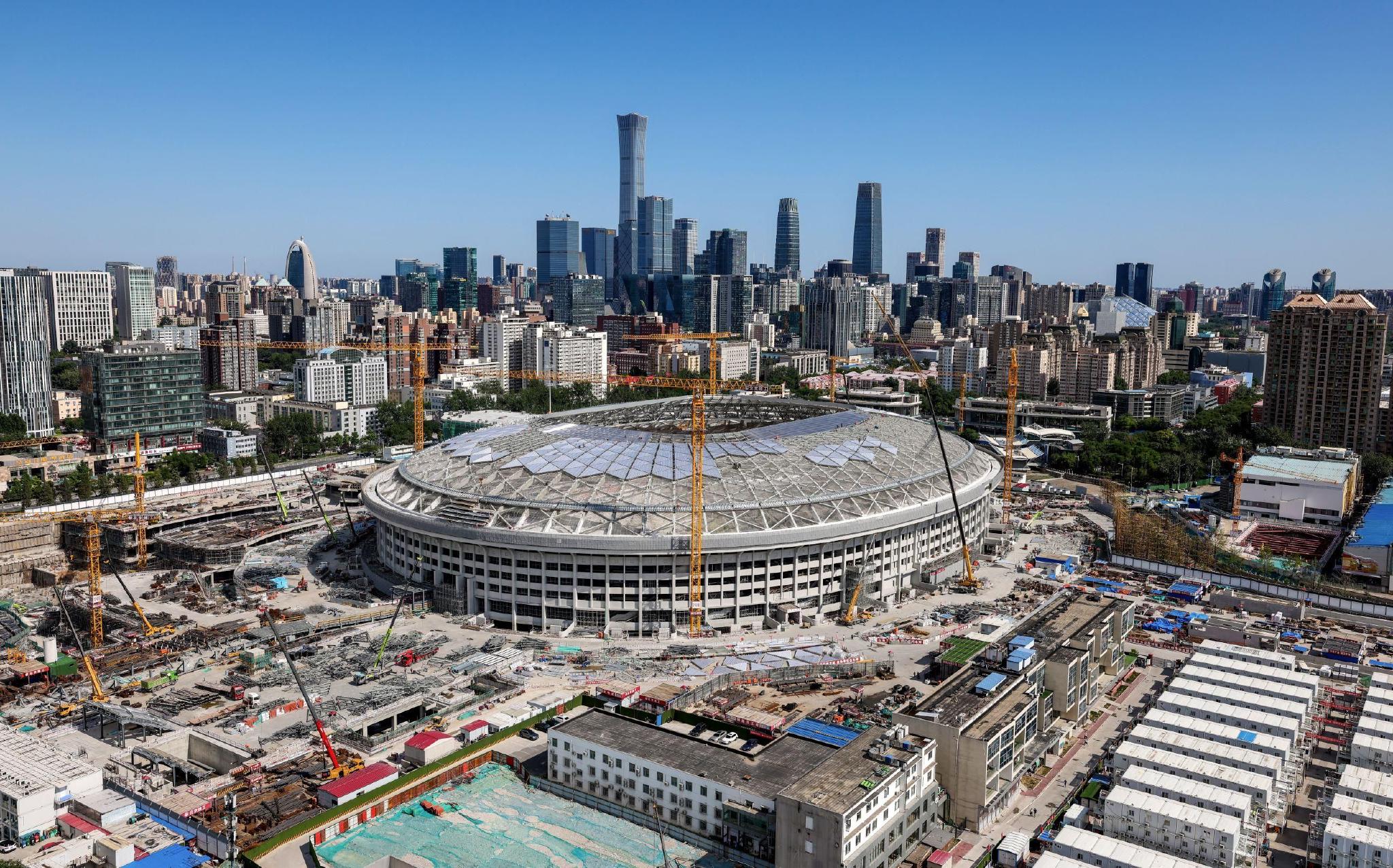 目前北京工体传统外观初现,主体建筑椭圆形造型,外立面形式和比例