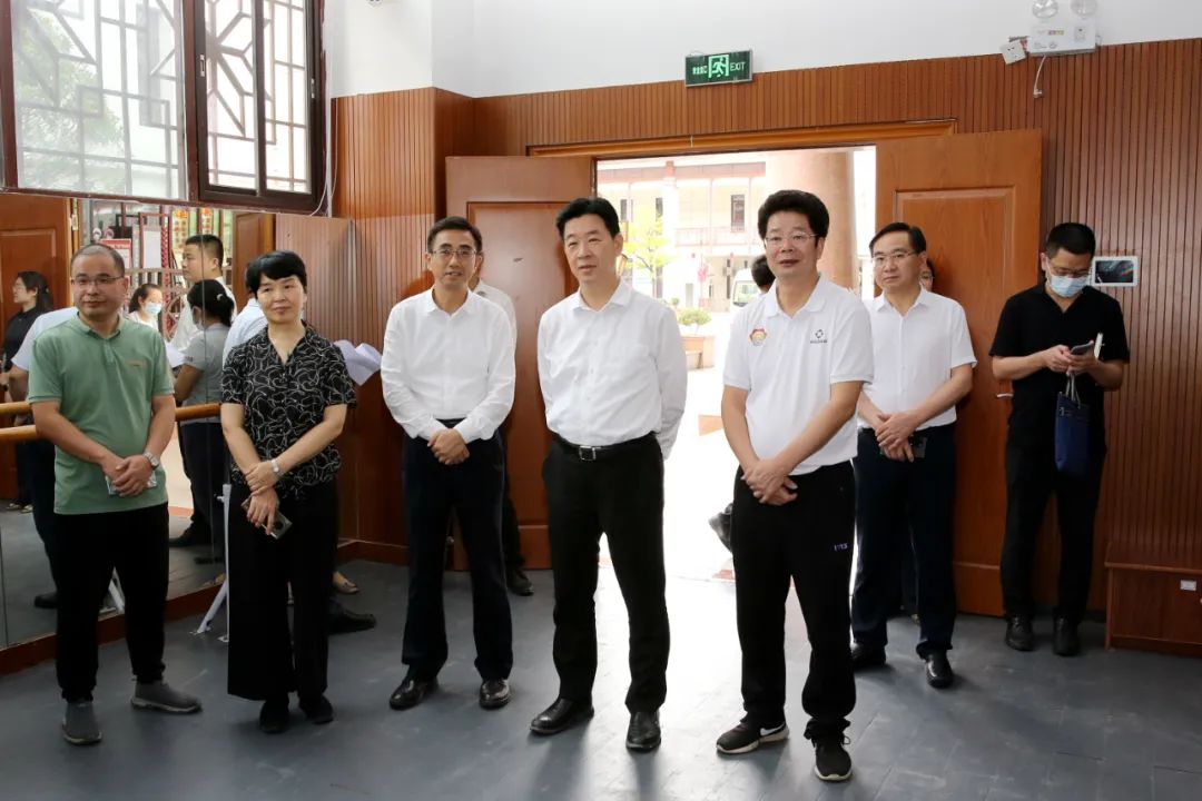 市长陈少荣到乳源瑶族自治县民族文化传承中心检查省第七届少数民族