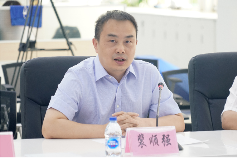 　　公共气象服务中心副主任裴顺强