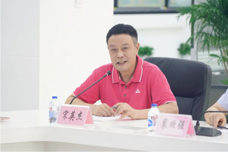 　　中国天气·二十四节气研究院副院长宋英杰