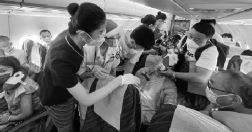 女子突發性病 列車員與醫師萬英尺低空救護