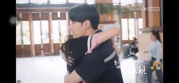 　　图/ 《相逢时节》康师傅红烧牛肉面「高能氛围贴」