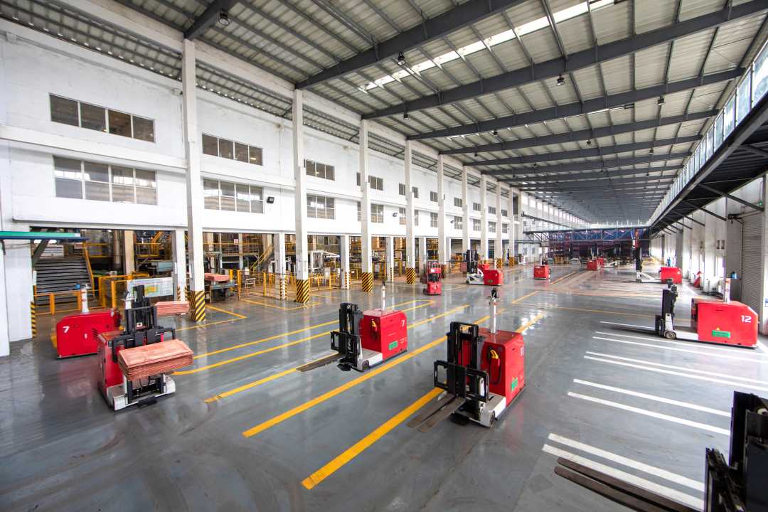 近年来,"数字江铜"建设加速推进,图为江铜集团贵溪冶炼厂智能工厂建设