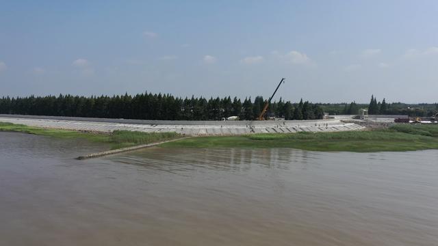 东至"护鲟路",全长56公里,工程沿线经过城桥镇,新河镇,堡镇,陈家镇等