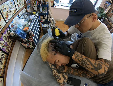 头部纹身头部的视觉艺术品纹身师邰海玮专访