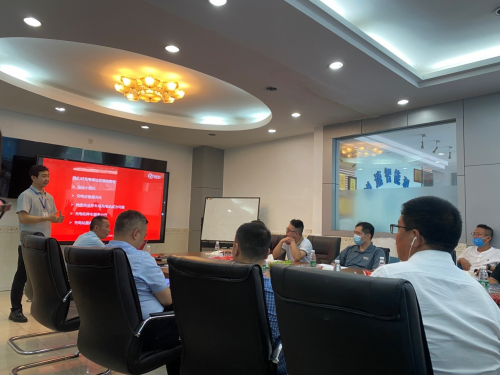 　　培训研讨会会议交流中