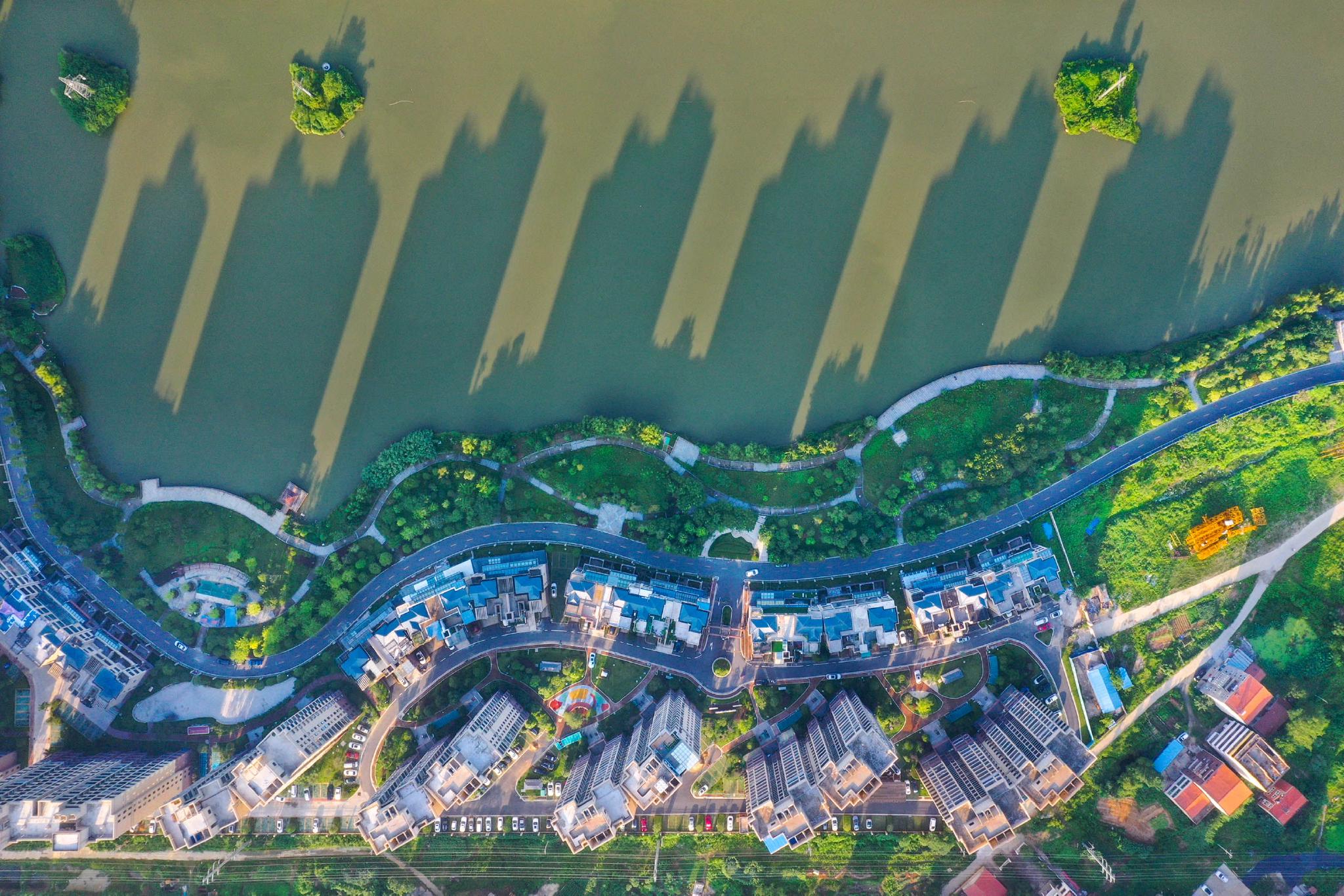 (大美中国)滨水绿廊醉游人|中国_新浪财经_新浪网