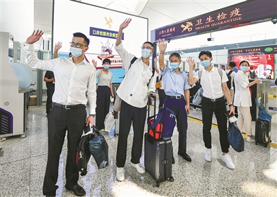 原以为踏上飞机那一刻能轻松些,但即便预设了百来遍可能出现的状况,我