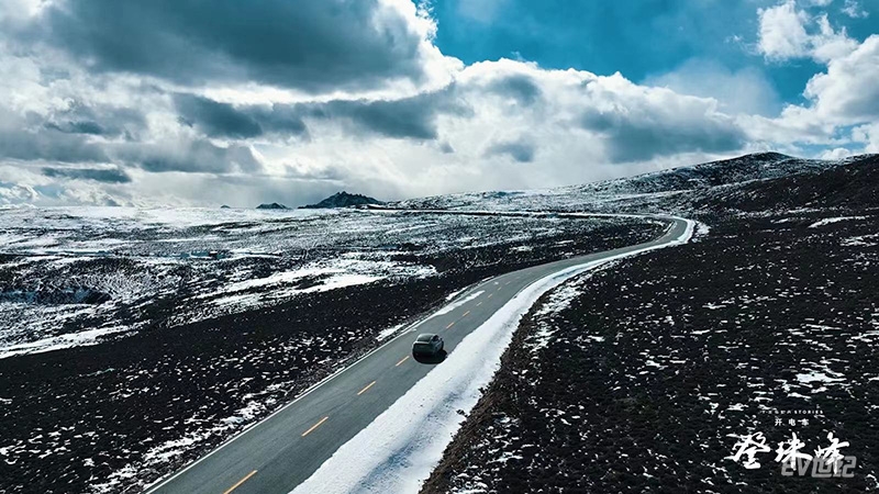 特斯拉车主自驾2000多公里，5天抵达珠峰大本营